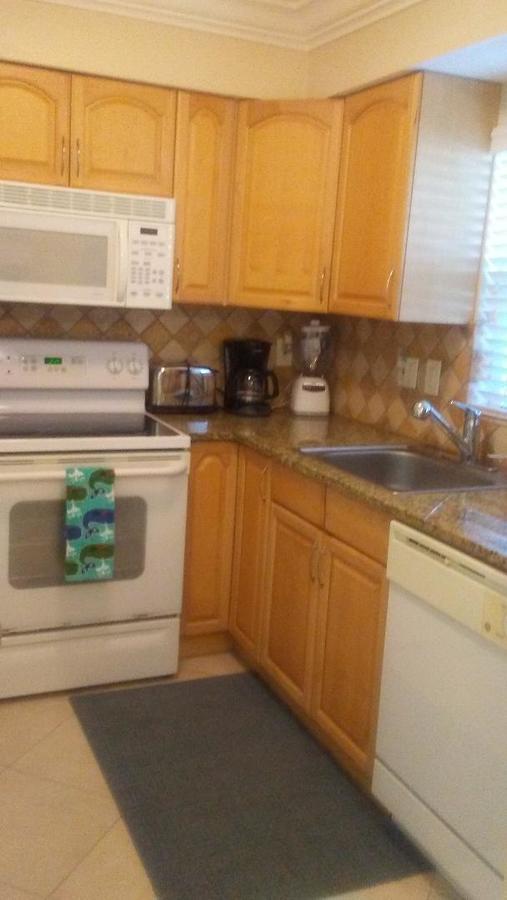 Beach Vacation Get-Away Apartment St. Pete Beach Bagian luar foto